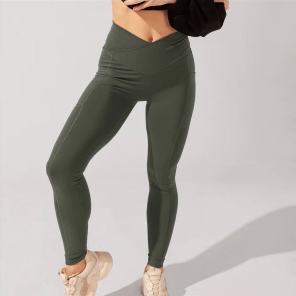 PopFlex Crisscross Hourglass Legging with Pockets (Soft Touch) - Dark Sage